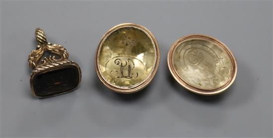 Three assorted 19th century citrine set fob seal (2 a.f.).